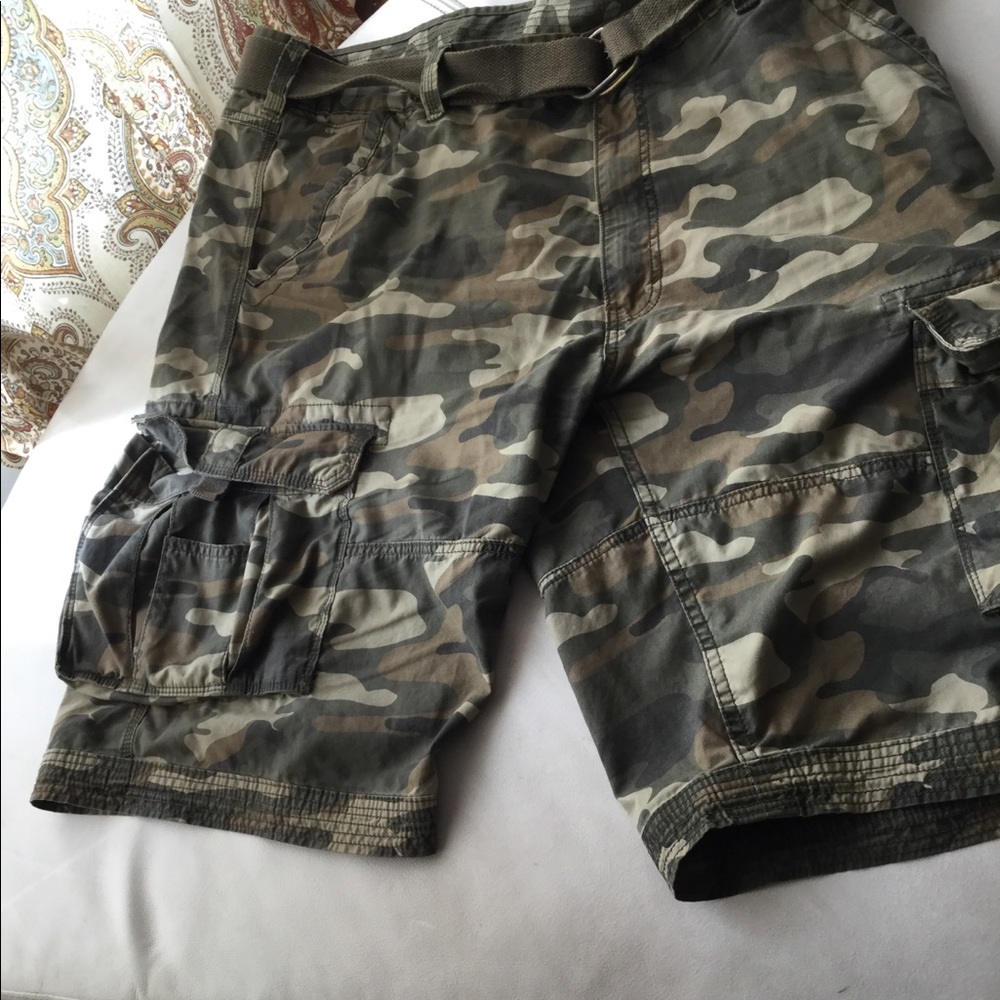 Military cargo shorts by Levi’s